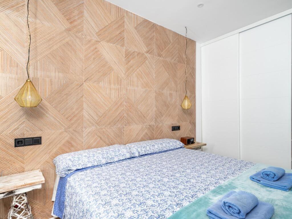 Apartamentos LOLA y MANUELA en primera línea playa Carihuela con excelente Terraza-jardin de 80 m2 frente al Mar con aparcamiento privado Ideal para descansar oyendo las olas del Mar Torremolinos Exterior foto